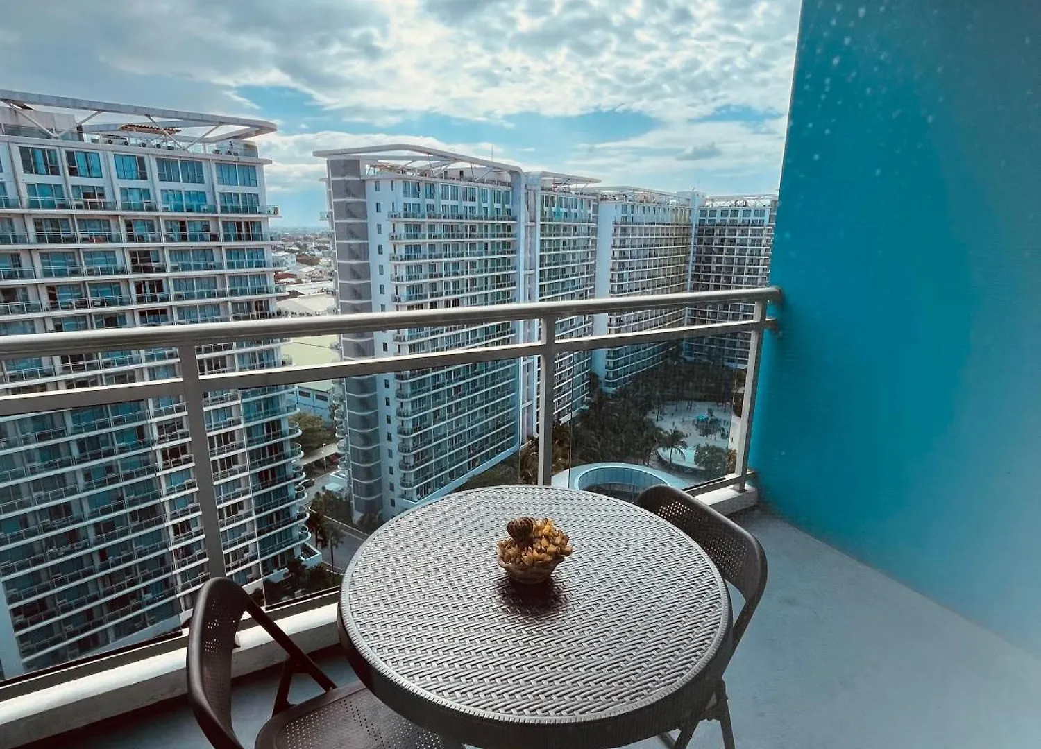 Spacious 1Bedroom Condotel Resort Paranaque City 3*,